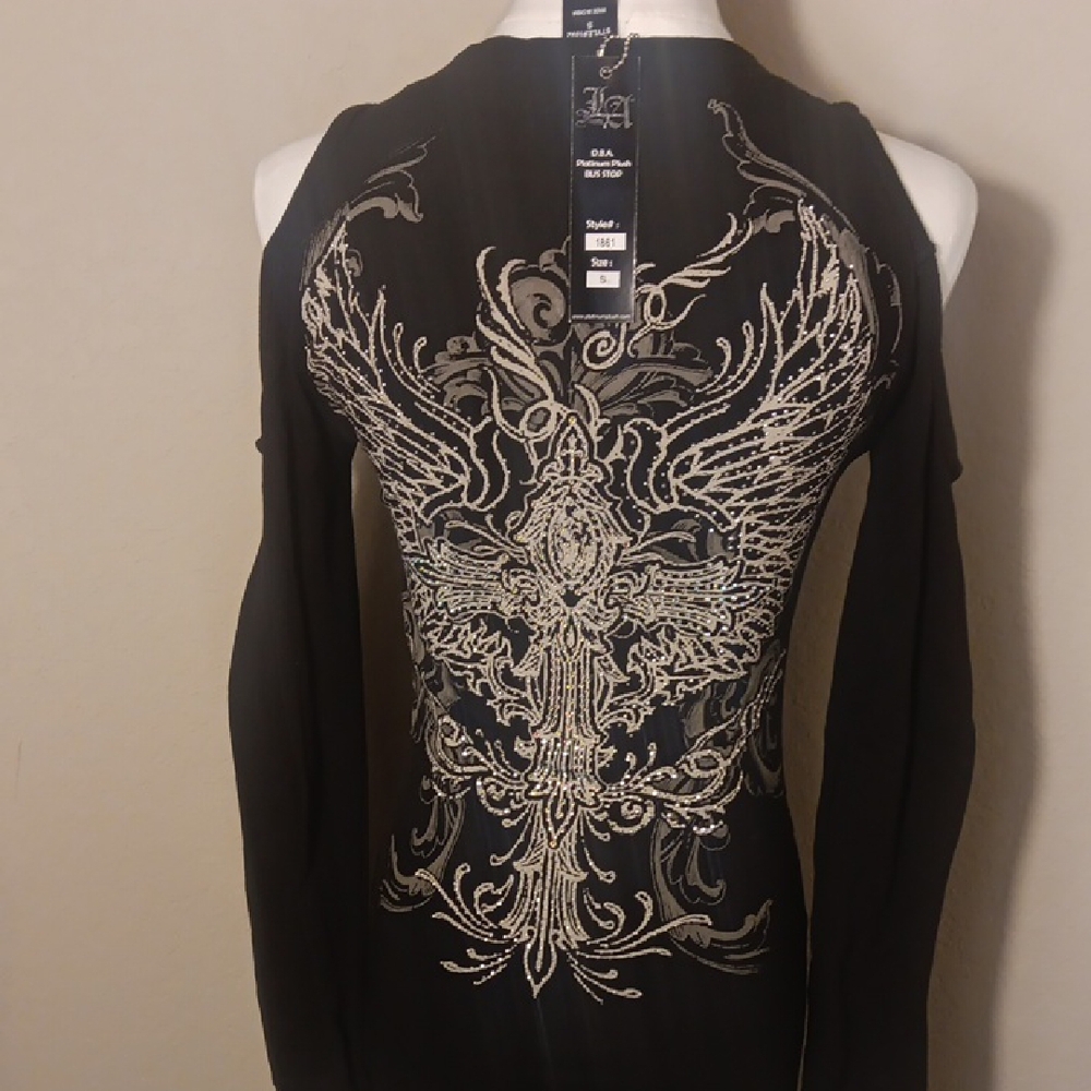 NWT. Black Cold Shoulder Long Sleeve Top with Intricate Design Front And Back - Picture 7 of 10
